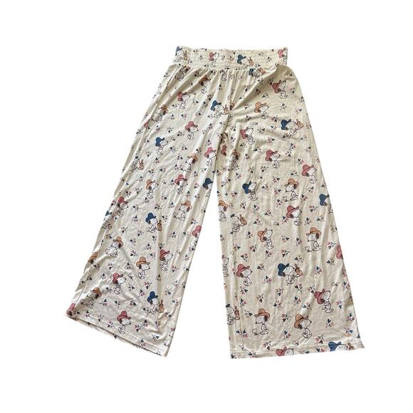 NWT Munki Woman Snoopy Pajama Set Size M Short Sleeve Shirt Wide Leg Pants - Picture 4 of 10